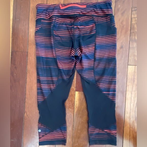 Lululemon 12 cropped yoga pants with pockets - Picture 3 of 6